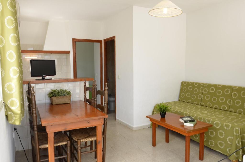 Apartamentos Eugenio la Sabina La Savina  Bilik gambar